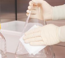 DURX 670 Cleanroom Wipe, Nonwoven, 9" x 9"