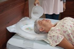 Hair shampooer, inflatable