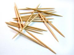 Sterile Wooden Toothpicks by DeRoyal QTX32382