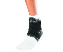 Ankle Brace Mueller Hg80 Medium Lace-Up / Hook and Loop Closure Male 9 to 11 / Female 10 to 12 Left or Right Foot