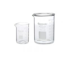 Qorpak 278418 800mL Clear Graduated Low Form Griffin Beaker with Spout, Case of 6